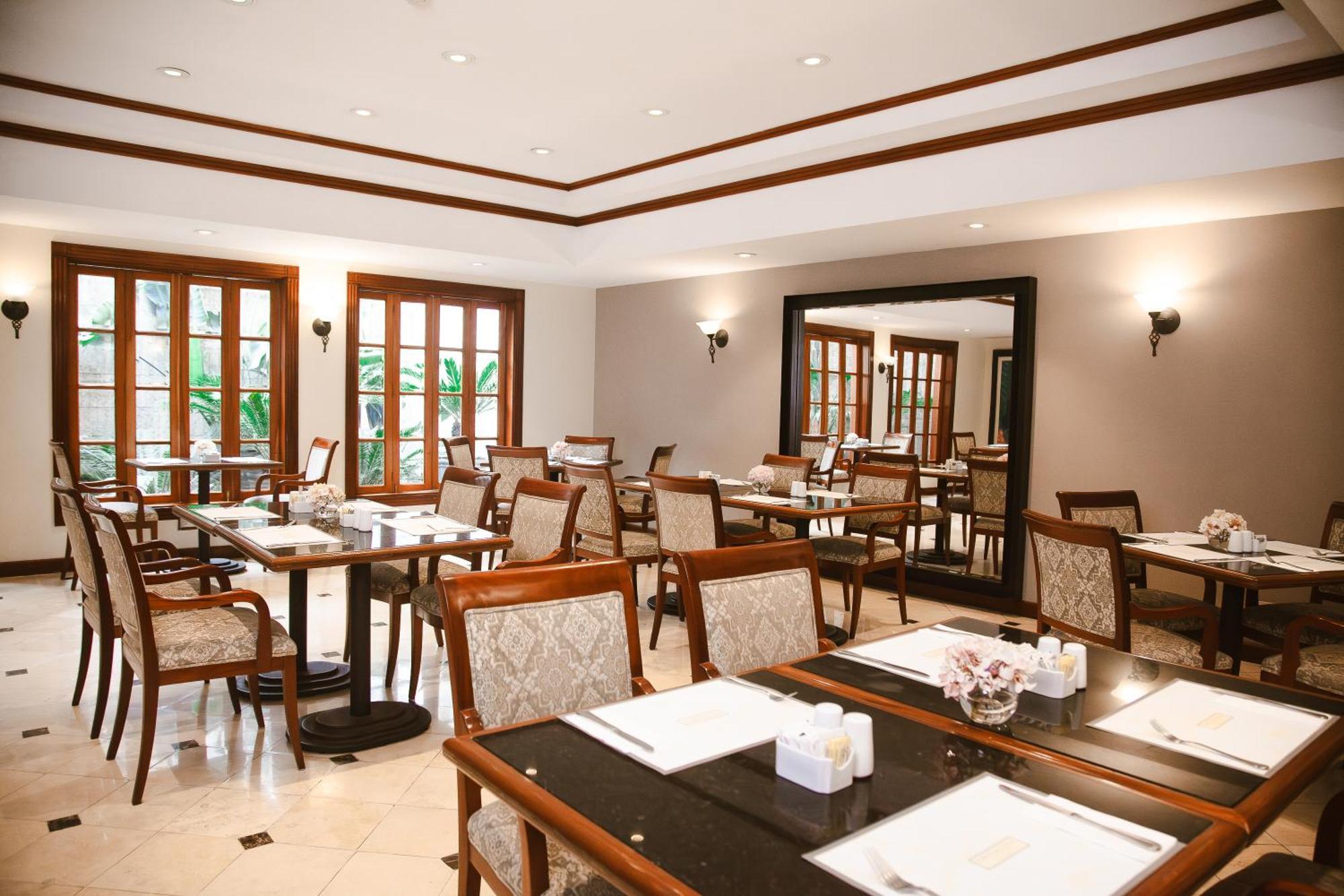 Los Tallanes Hotel & Suites Lima Exterior photo